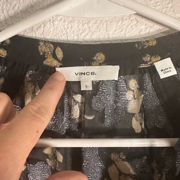 Vince Silk Floral Black Blouse SP - Picture 3 of 7